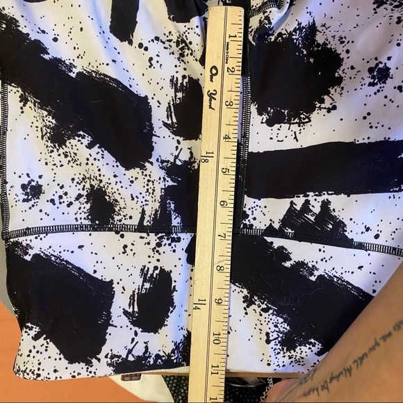 Lorna Jane Black & White Leggings 🌵 - Picture 11 of 12